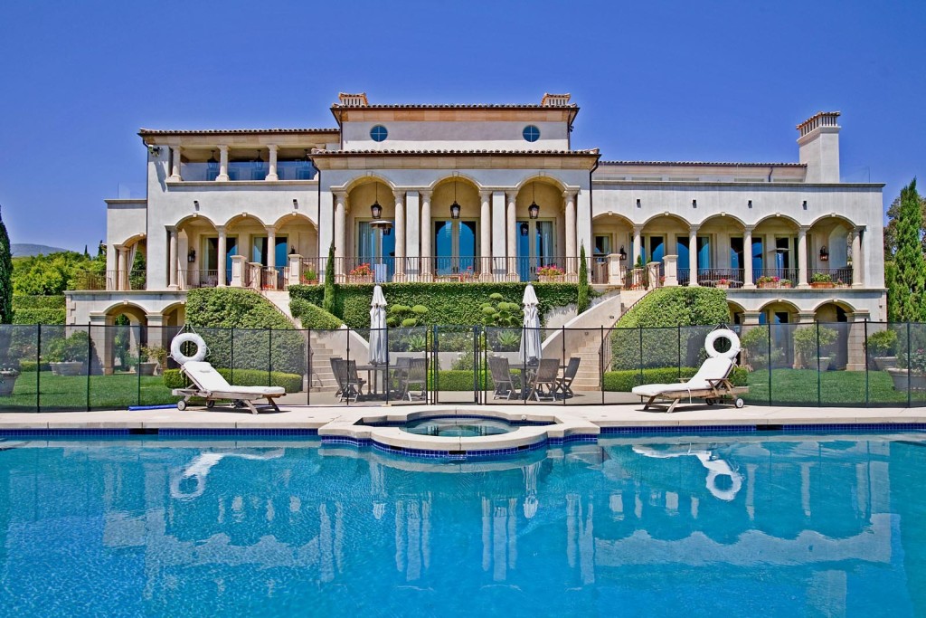 Large pool in front of mansion home - Best home remodeling done by Kavin Construction in the Greater Los Angeles area