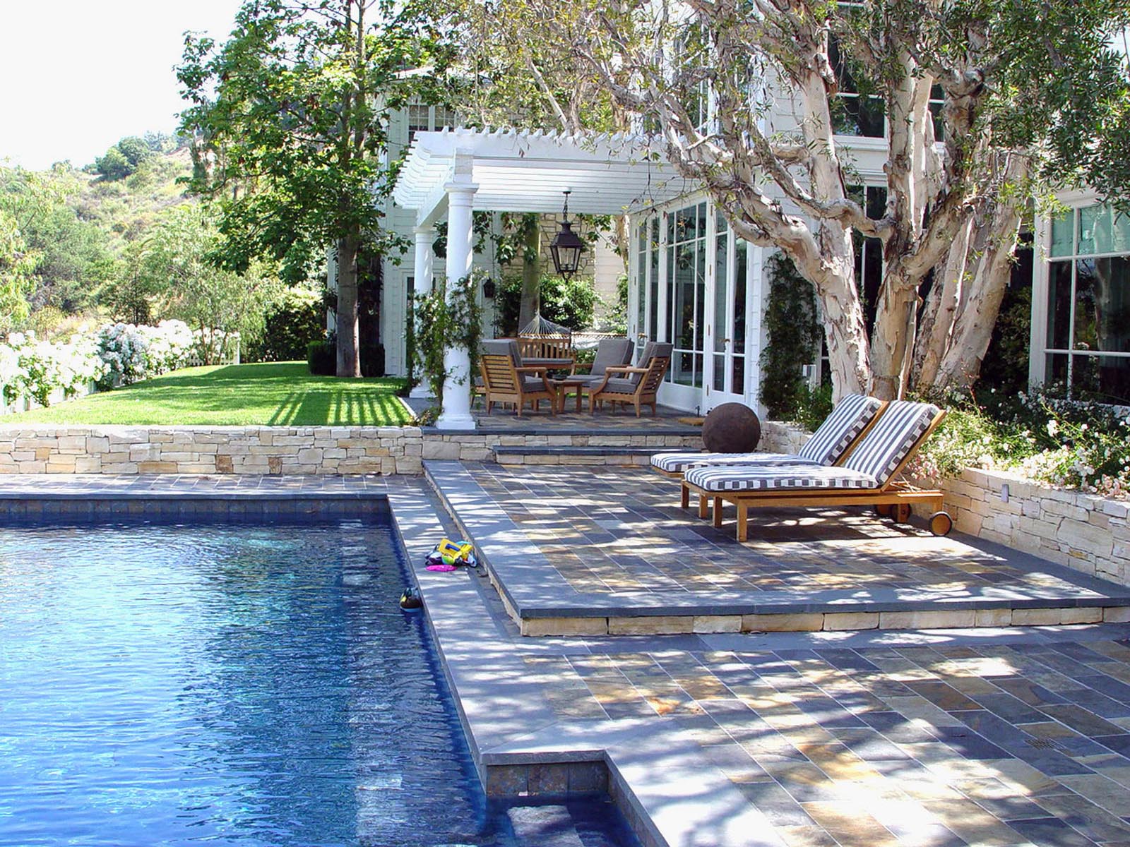 beautiful mansion with backyard pool - Kavin Construction Inc