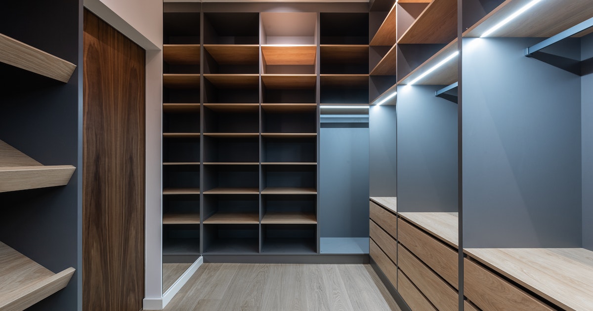 5 Benefits of Having a Custom Walk-In Closet